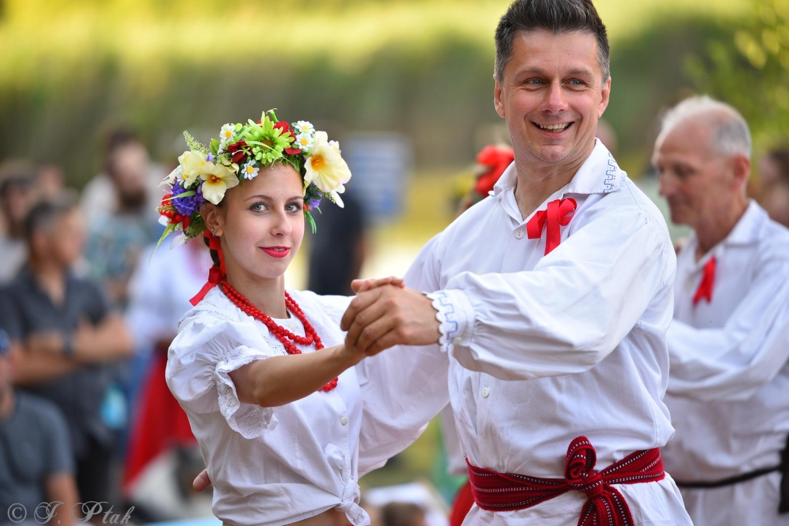 Zdjęcie w galerii na portalu naszraciborz.pl: Magiczna noc świętojańska nad Babiczokiem – debiut Babic, Nędzy i Łężczoka w Festiwalu Górnej Odry wiadomości z regionu