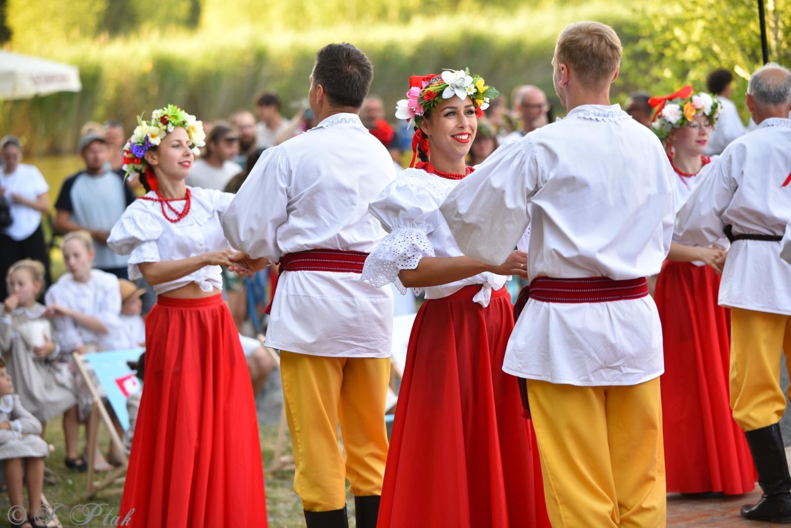 Zdjęcie w galerii na portalu naszraciborz.pl: Magiczna noc świętojańska nad Babiczokiem – debiut Babic, Nędzy i Łężczoka w Festiwalu Górnej Odry wiadomości z regionu