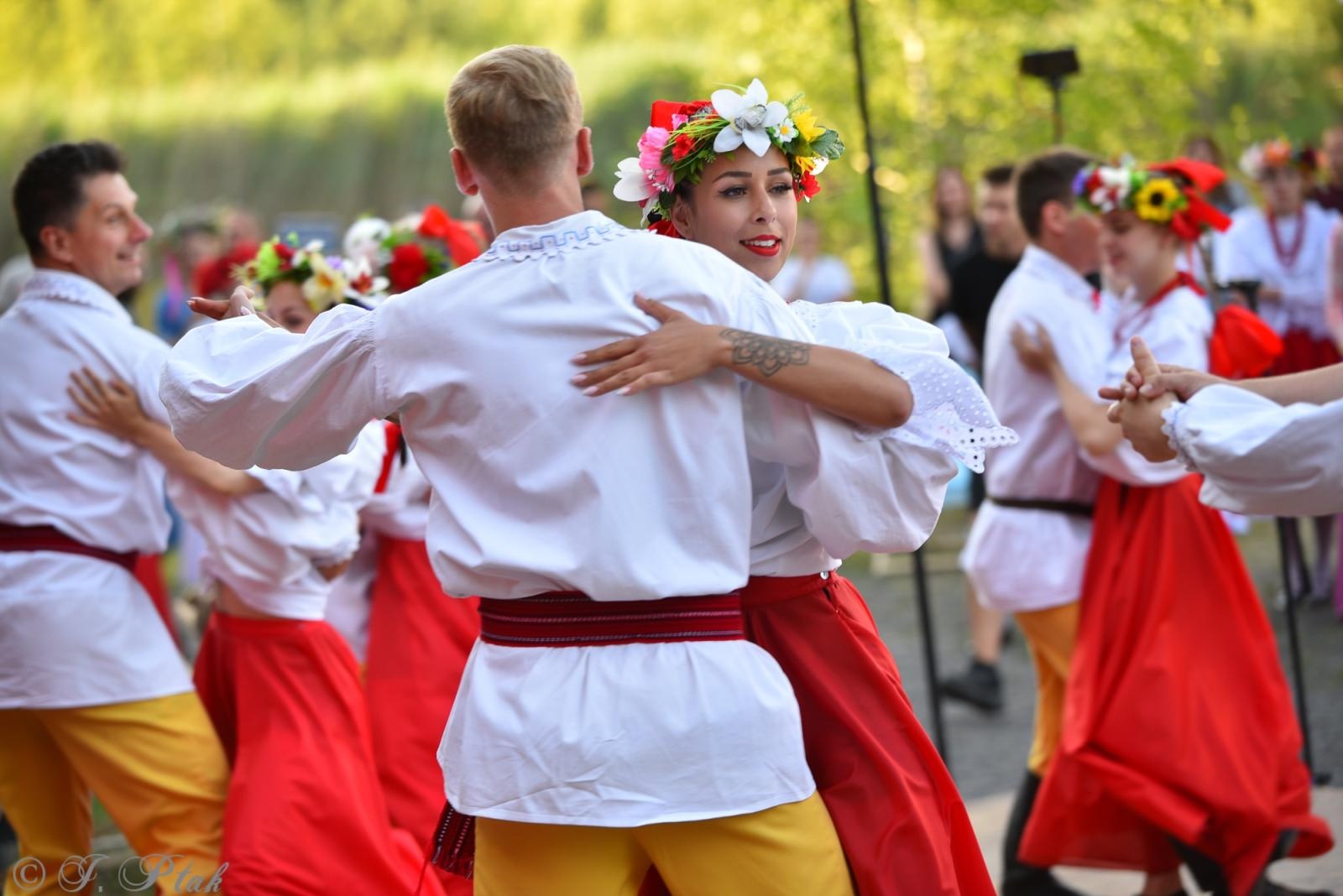 Zdjęcie w galerii na portalu naszraciborz.pl: Magiczna noc świętojańska nad Babiczokiem – debiut Babic, Nędzy i Łężczoka w Festiwalu Górnej Odry wiadomości z regionu
