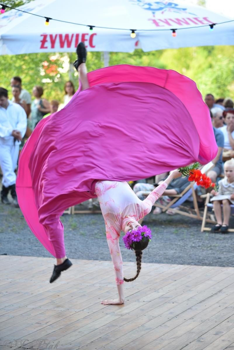 Zdjęcie w galerii na portalu naszraciborz.pl: Magiczna noc świętojańska nad Babiczokiem – debiut Babic, Nędzy i Łężczoka w Festiwalu Górnej Odry wiadomości z regionu