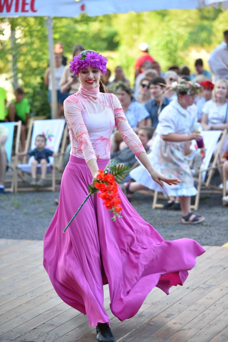 Zdjęcie w galerii na portalu naszraciborz.pl: Magiczna noc świętojańska nad Babiczokiem – debiut Babic, Nędzy i Łężczoka w Festiwalu Górnej Odry wiadomości z regionu