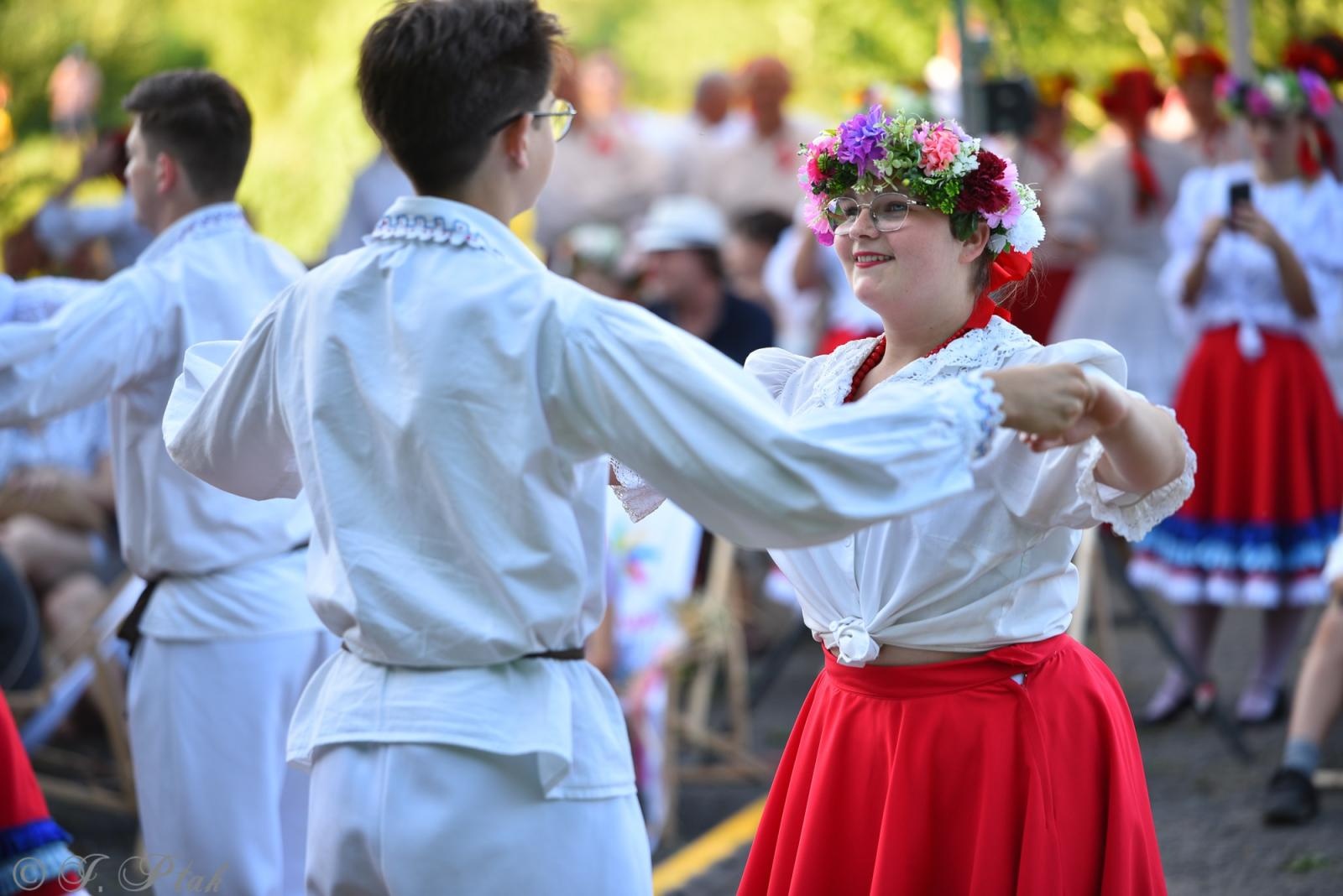Zdjęcie w galerii na portalu naszraciborz.pl: Magiczna noc świętojańska nad Babiczokiem – debiut Babic, Nędzy i Łężczoka w Festiwalu Górnej Odry wiadomości z regionu