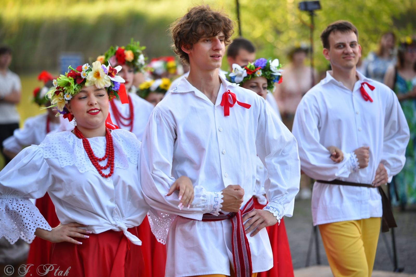 Zdjęcie w galerii na portalu naszraciborz.pl: Magiczna noc świętojańska nad Babiczokiem – debiut Babic, Nędzy i Łężczoka w Festiwalu Górnej Odry wiadomości z regionu