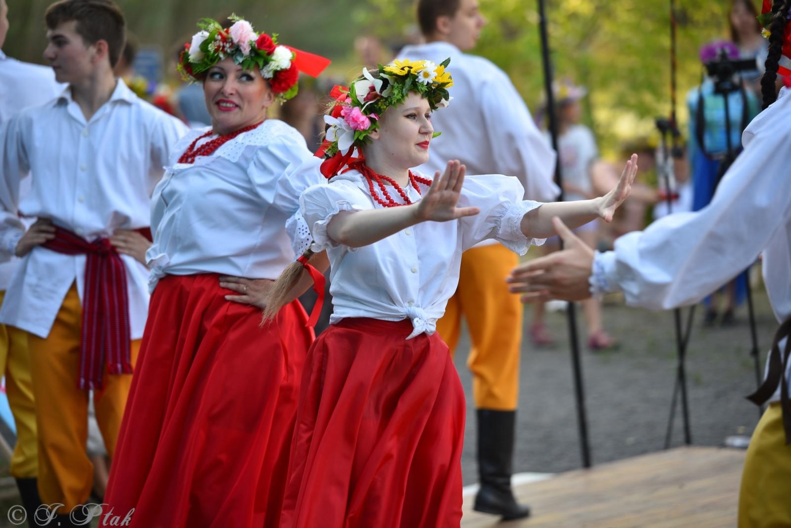 Zdjęcie w galerii na portalu naszraciborz.pl: Magiczna noc świętojańska nad Babiczokiem – debiut Babic, Nędzy i Łężczoka w Festiwalu Górnej Odry wiadomości z regionu