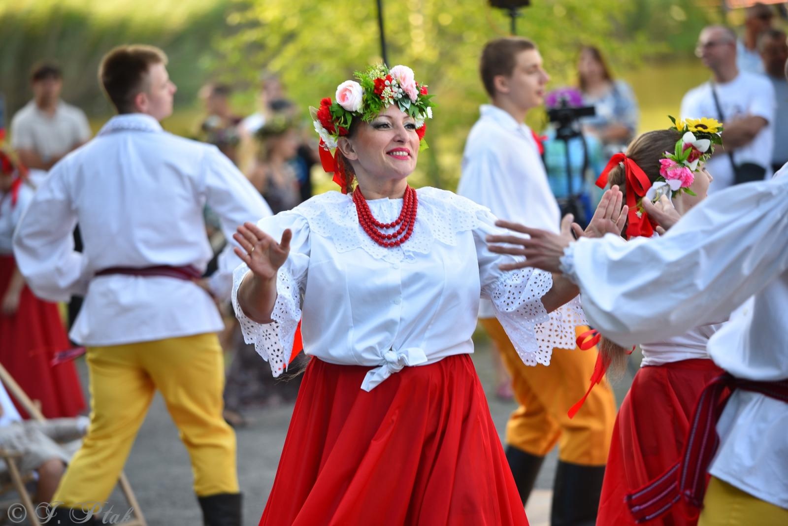 Zdjęcie w galerii na portalu naszraciborz.pl: Magiczna noc świętojańska nad Babiczokiem – debiut Babic, Nędzy i Łężczoka w Festiwalu Górnej Odry wiadomości z regionu