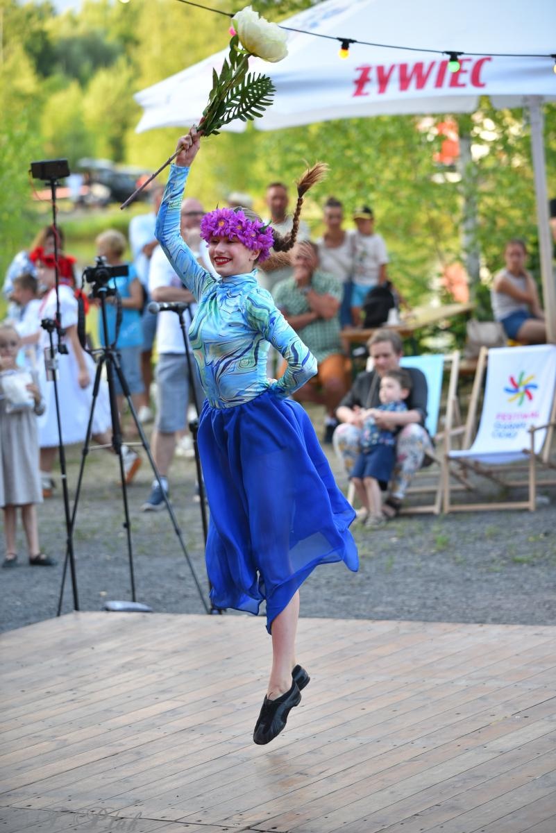 Zdjęcie w galerii na portalu naszraciborz.pl: Magiczna noc świętojańska nad Babiczokiem – debiut Babic, Nędzy i Łężczoka w Festiwalu Górnej Odry wiadomości z regionu