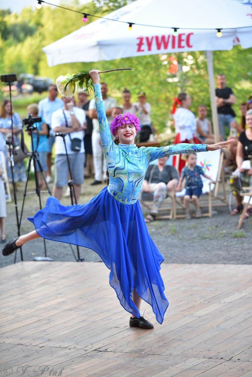 Zdjęcie w galerii na portalu naszraciborz.pl: Magiczna noc świętojańska nad Babiczokiem – debiut Babic, Nędzy i Łężczoka w Festiwalu Górnej Odry wiadomości z regionu