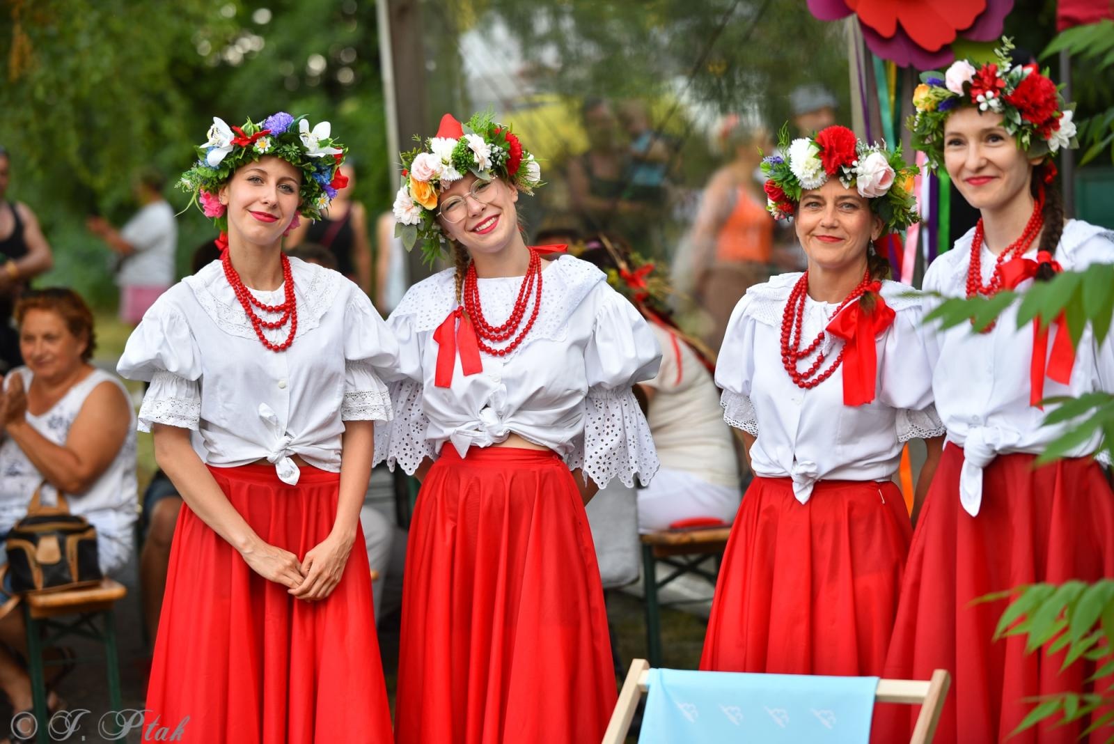 Zdjęcie w galerii na portalu naszraciborz.pl: Magiczna noc świętojańska nad Babiczokiem – debiut Babic, Nędzy i Łężczoka w Festiwalu Górnej Odry wiadomości z regionu