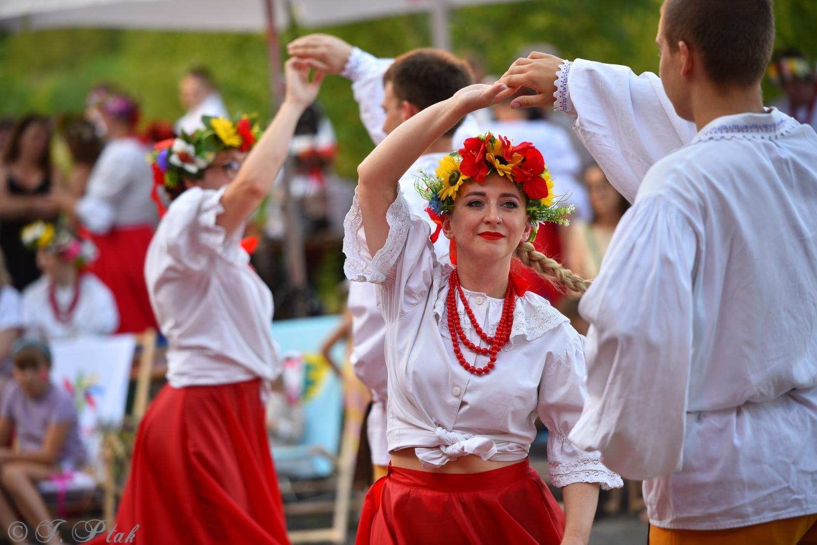 Zdjęcie w galerii na portalu naszraciborz.pl: Magiczna noc świętojańska nad Babiczokiem – debiut Babic, Nędzy i Łężczoka w Festiwalu Górnej Odry wiadomości z regionu
