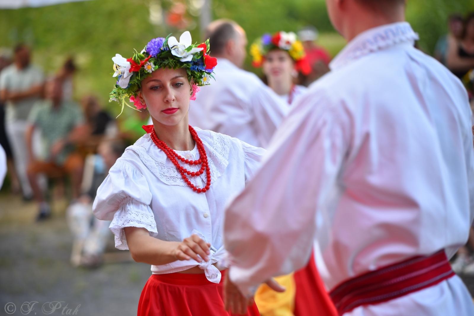 Zdjęcie w galerii na portalu naszraciborz.pl: Magiczna noc świętojańska nad Babiczokiem – debiut Babic, Nędzy i Łężczoka w Festiwalu Górnej Odry wiadomości z regionu