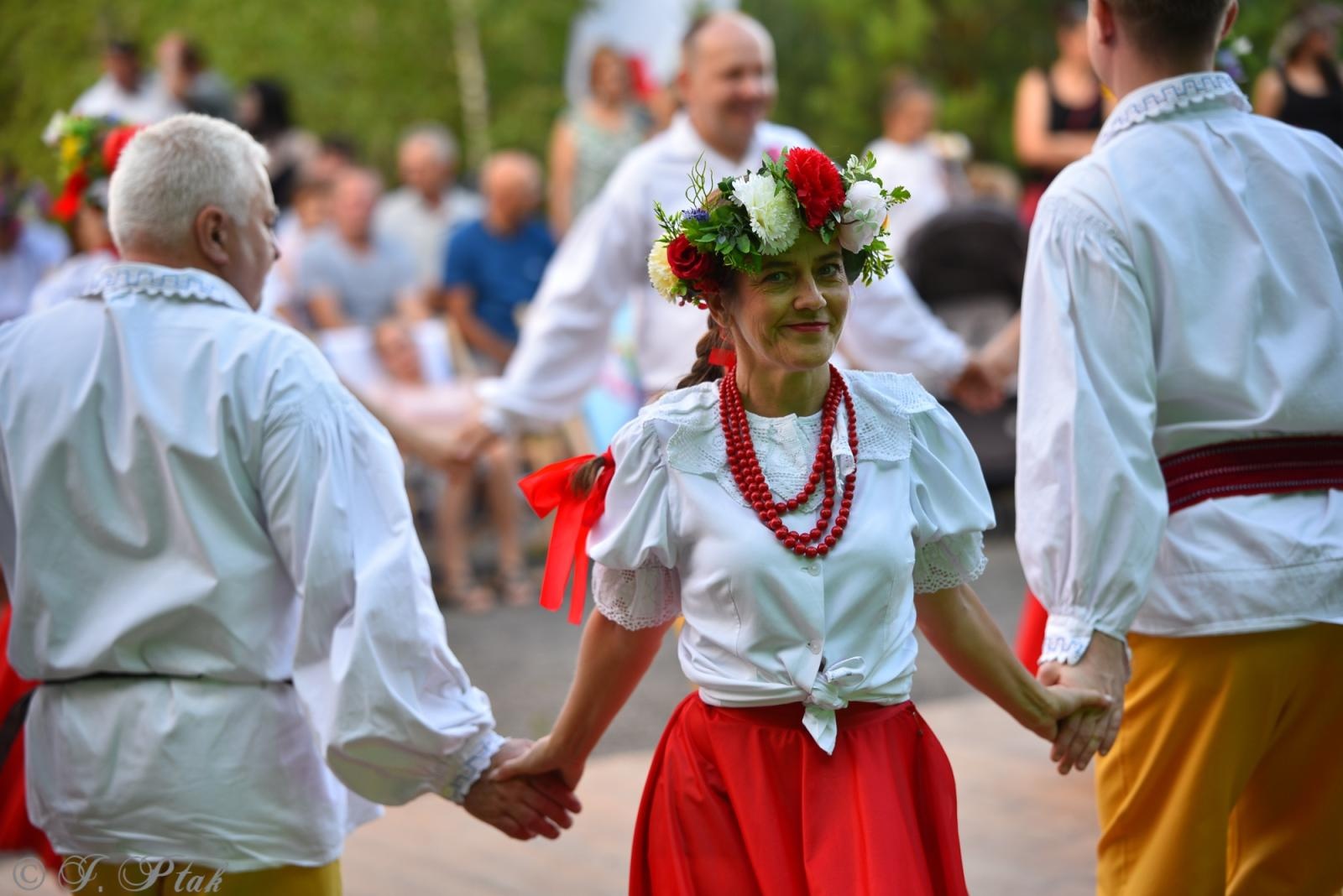 Zdjęcie w galerii na portalu naszraciborz.pl: Magiczna noc świętojańska nad Babiczokiem – debiut Babic, Nędzy i Łężczoka w Festiwalu Górnej Odry wiadomości z regionu