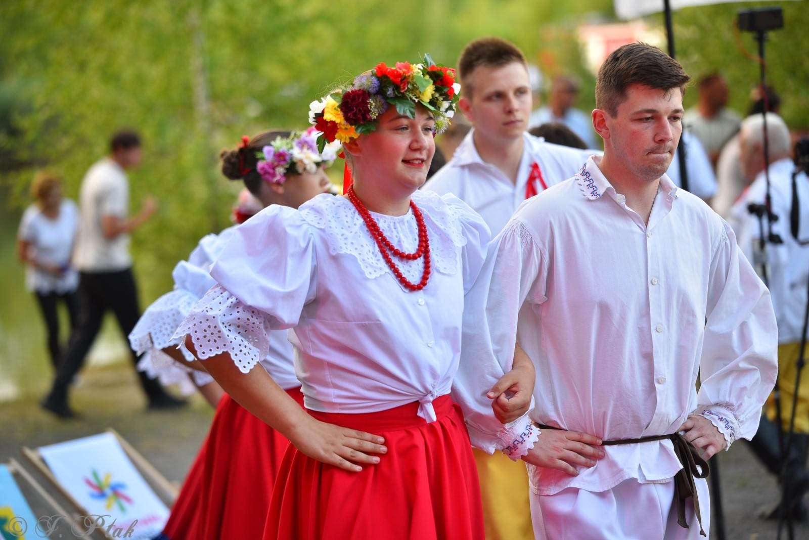 Zdjęcie w galerii na portalu naszraciborz.pl: Magiczna noc świętojańska nad Babiczokiem – debiut Babic, Nędzy i Łężczoka w Festiwalu Górnej Odry wiadomości z regionu