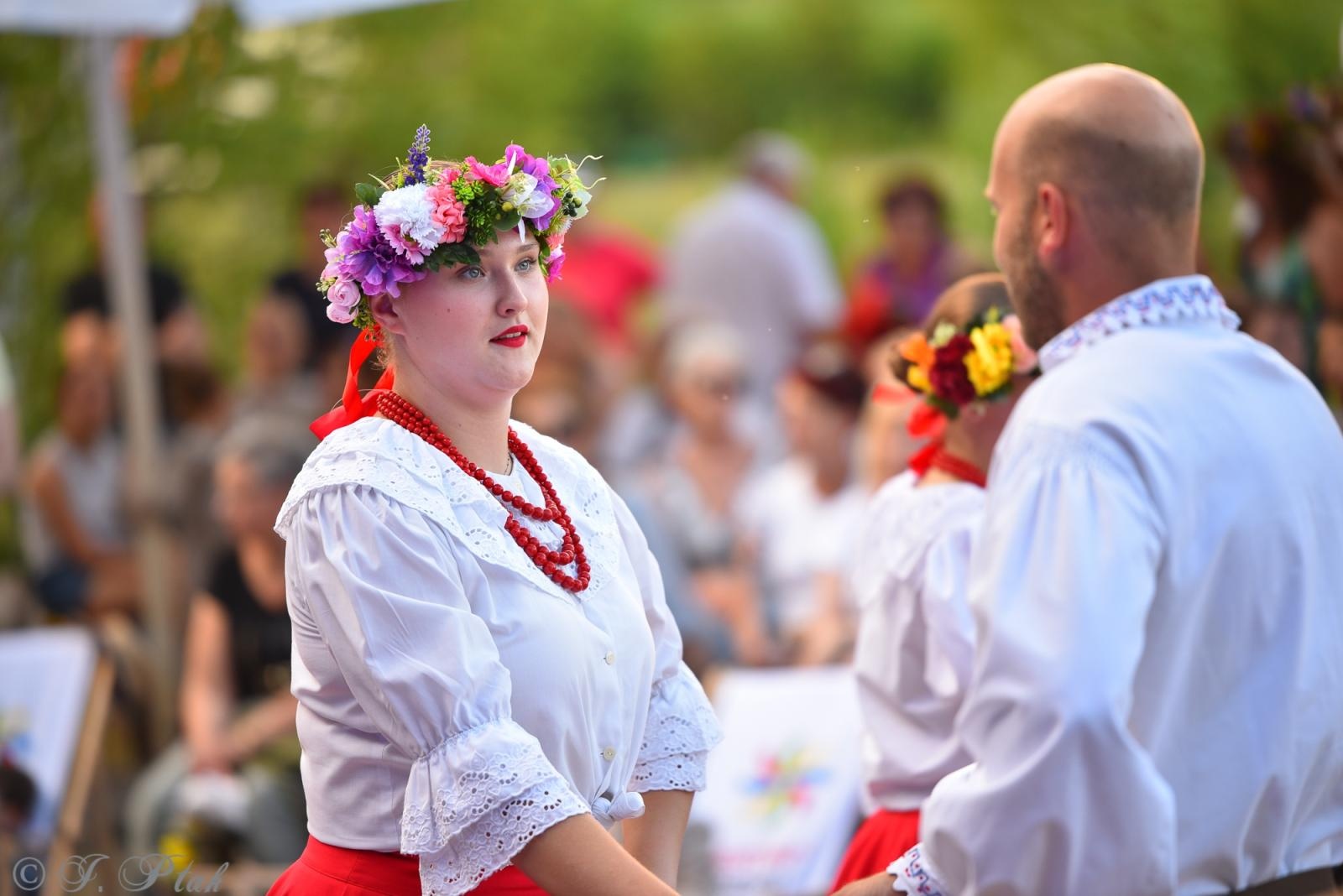 Zdjęcie w galerii na portalu naszraciborz.pl: Magiczna noc świętojańska nad Babiczokiem – debiut Babic, Nędzy i Łężczoka w Festiwalu Górnej Odry wiadomości z regionu