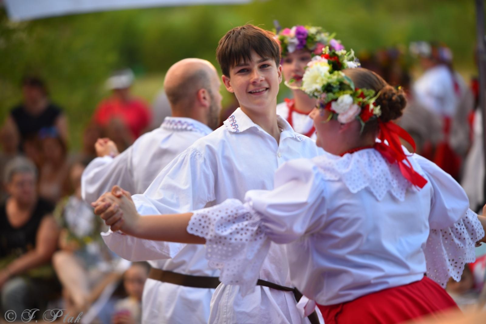 Zdjęcie w galerii na portalu naszraciborz.pl: Magiczna noc świętojańska nad Babiczokiem – debiut Babic, Nędzy i Łężczoka w Festiwalu Górnej Odry wiadomości z regionu