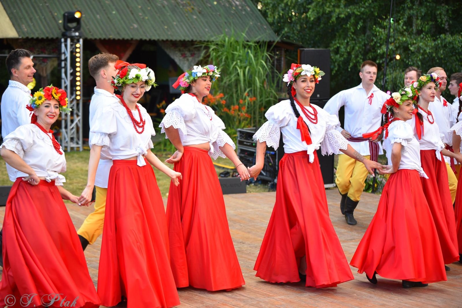 Zdjęcie w galerii na portalu naszraciborz.pl: Magiczna noc świętojańska nad Babiczokiem – debiut Babic, Nędzy i Łężczoka w Festiwalu Górnej Odry wiadomości z regionu