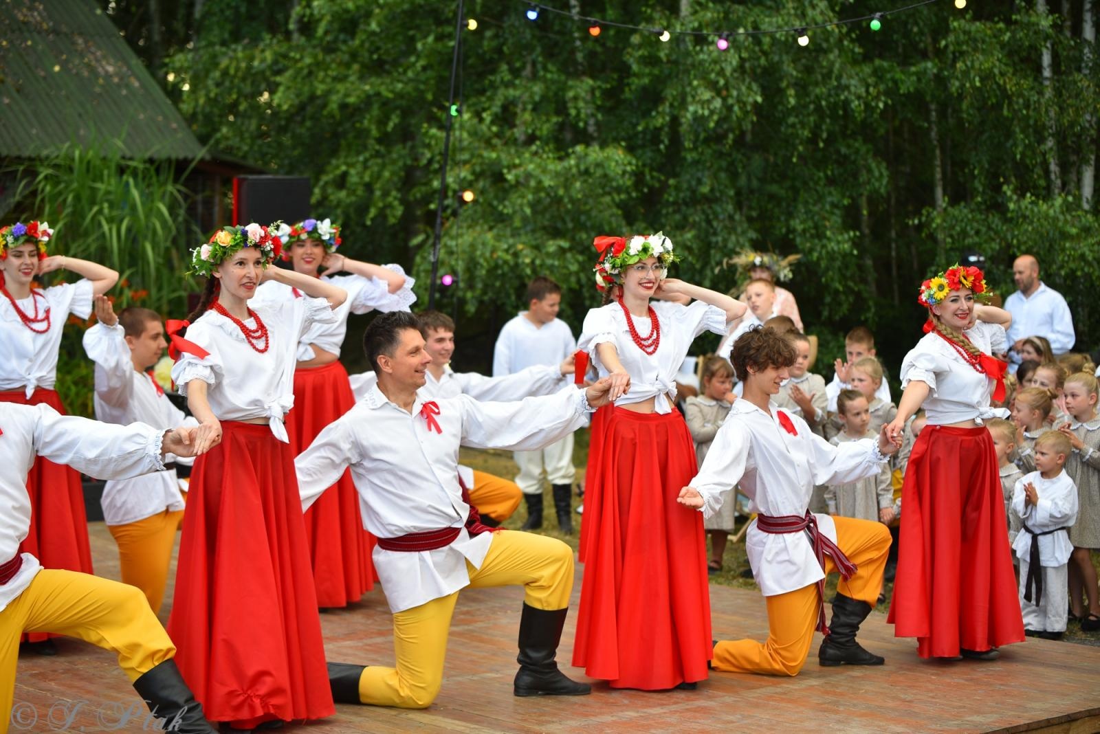 Zdjęcie w galerii na portalu naszraciborz.pl: Magiczna noc świętojańska nad Babiczokiem – debiut Babic, Nędzy i Łężczoka w Festiwalu Górnej Odry wiadomości z regionu