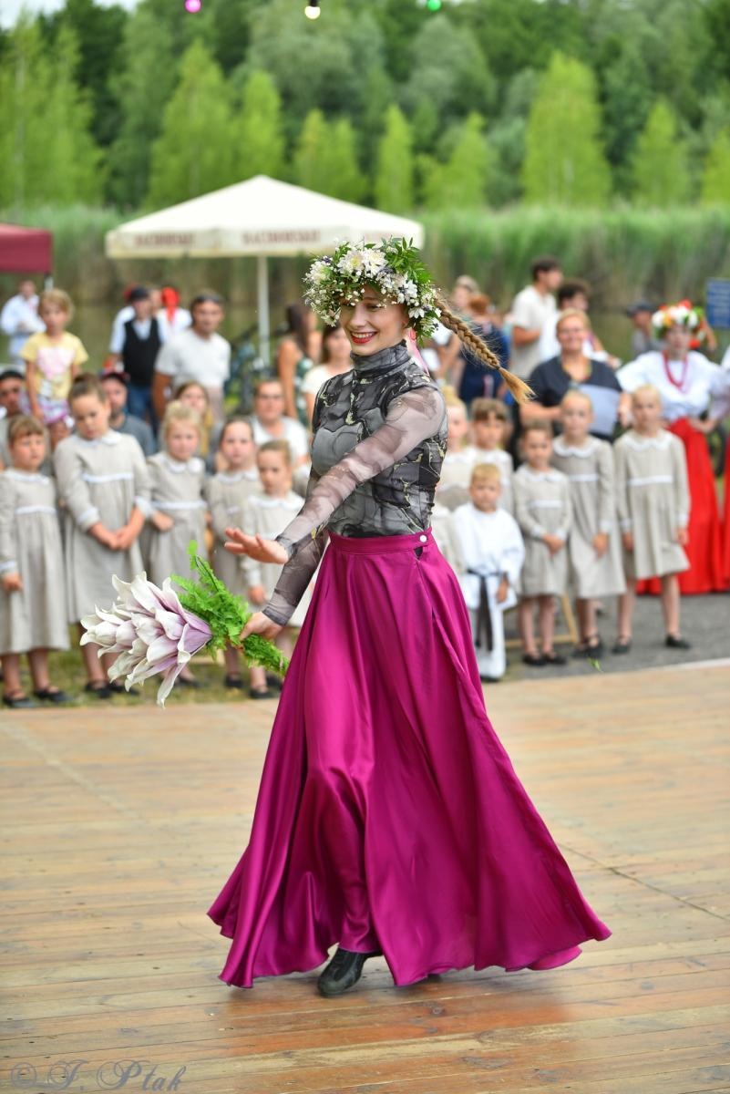 Zdjęcie w galerii na portalu naszraciborz.pl: Magiczna noc świętojańska nad Babiczokiem – debiut Babic, Nędzy i Łężczoka w Festiwalu Górnej Odry wiadomości z regionu