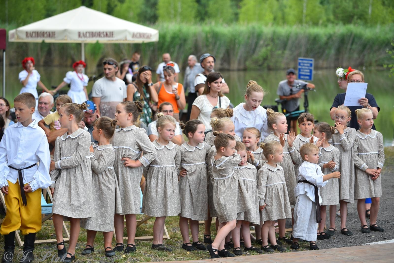 Zdjęcie w galerii na portalu naszraciborz.pl: Magiczna noc świętojańska nad Babiczokiem – debiut Babic, Nędzy i Łężczoka w Festiwalu Górnej Odry wiadomości z regionu
