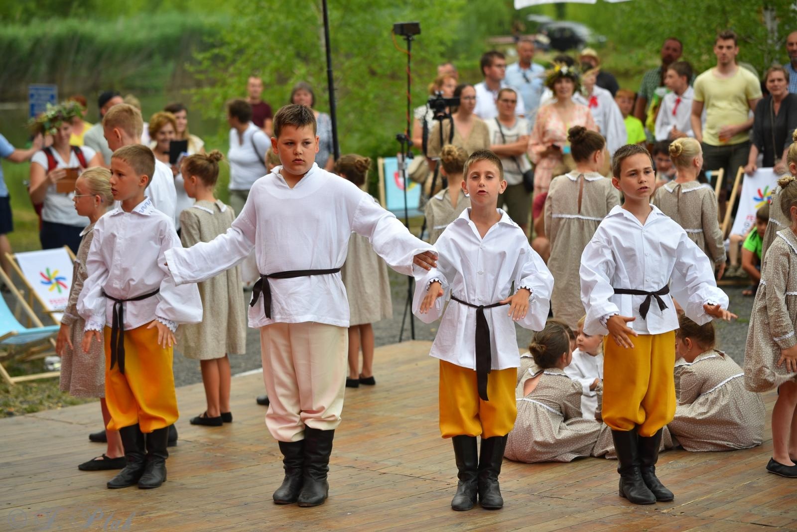 Zdjęcie w galerii na portalu naszraciborz.pl: Magiczna noc świętojańska nad Babiczokiem – debiut Babic, Nędzy i Łężczoka w Festiwalu Górnej Odry wiadomości z regionu