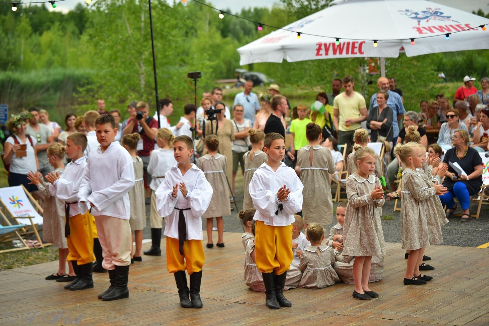 Zdjęcie w galerii na portalu naszraciborz.pl: Magiczna noc świętojańska nad Babiczokiem – debiut Babic, Nędzy i Łężczoka w Festiwalu Górnej Odry wiadomości z regionu