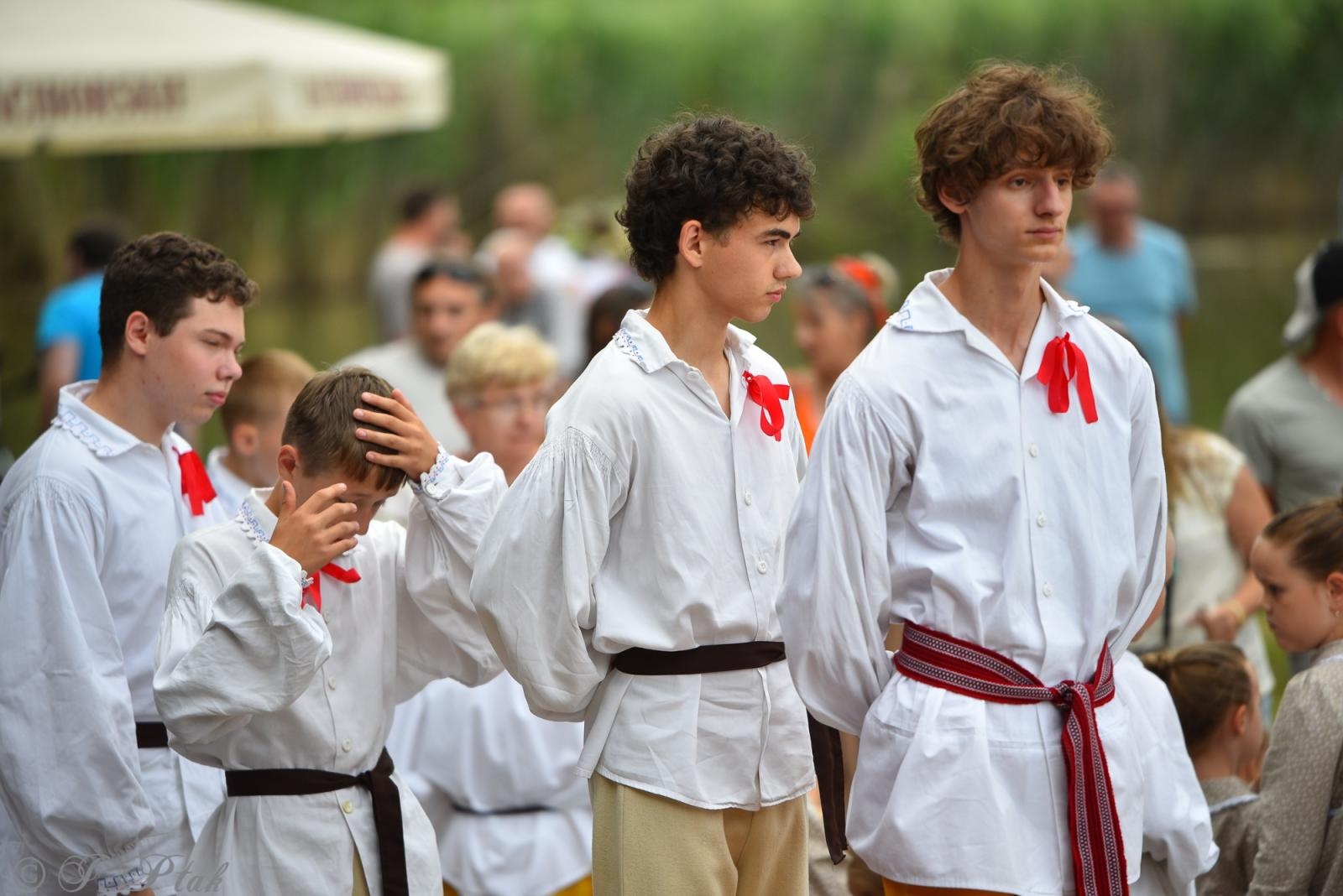 Zdjęcie w galerii na portalu naszraciborz.pl: Magiczna noc świętojańska nad Babiczokiem – debiut Babic, Nędzy i Łężczoka w Festiwalu Górnej Odry wiadomości z regionu