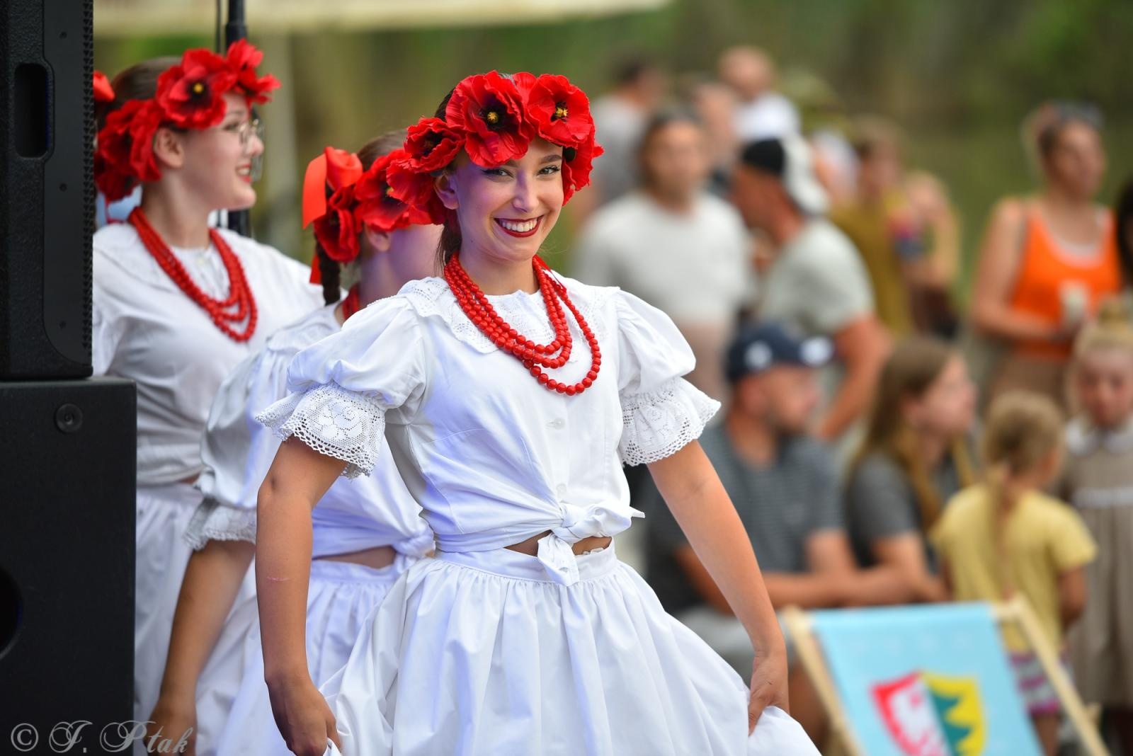 Zdjęcie w galerii na portalu naszraciborz.pl: Magiczna noc świętojańska nad Babiczokiem – debiut Babic, Nędzy i Łężczoka w Festiwalu Górnej Odry wiadomości z regionu