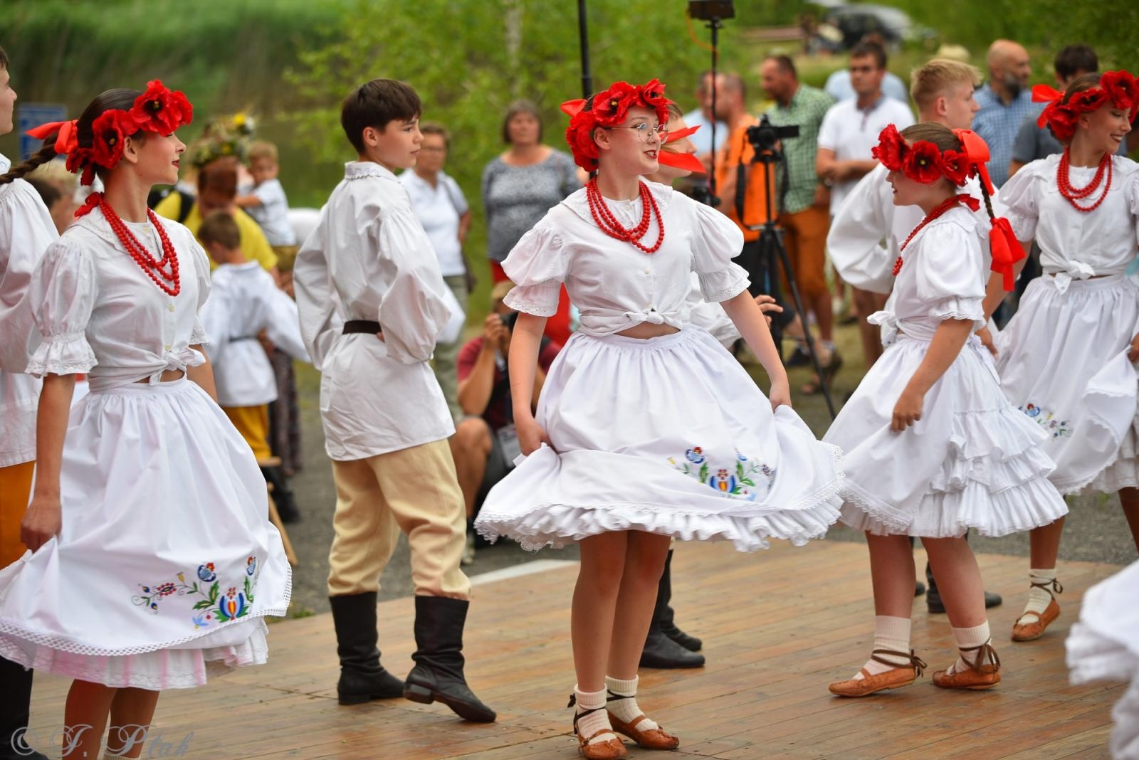 Zdjęcie w galerii na portalu naszraciborz.pl: Magiczna noc świętojańska nad Babiczokiem – debiut Babic, Nędzy i Łężczoka w Festiwalu Górnej Odry wiadomości z regionu