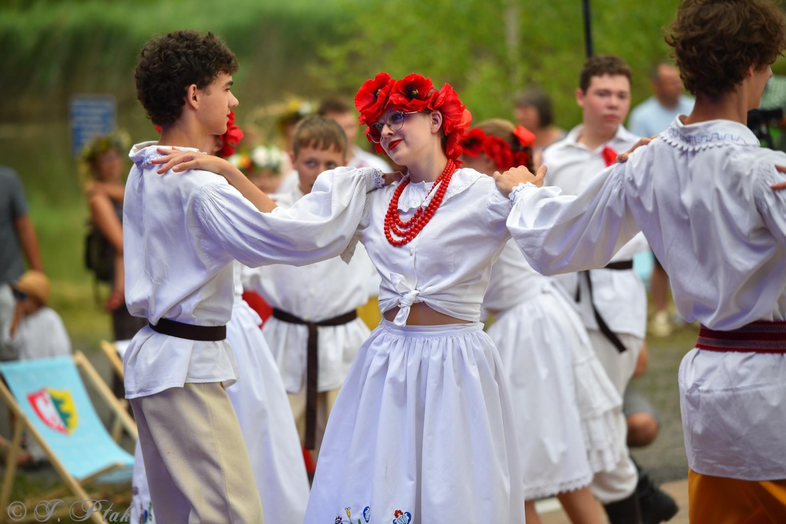 Zdjęcie w galerii na portalu naszraciborz.pl: Magiczna noc świętojańska nad Babiczokiem – debiut Babic, Nędzy i Łężczoka w Festiwalu Górnej Odry wiadomości z regionu