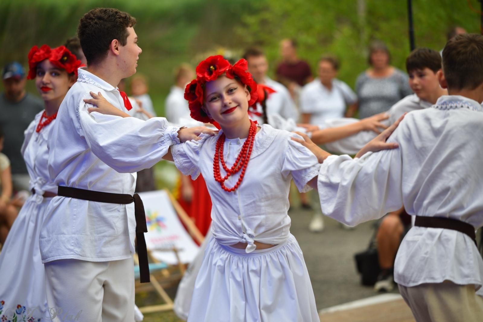 Zdjęcie w galerii na portalu naszraciborz.pl: Magiczna noc świętojańska nad Babiczokiem – debiut Babic, Nędzy i Łężczoka w Festiwalu Górnej Odry wiadomości z regionu