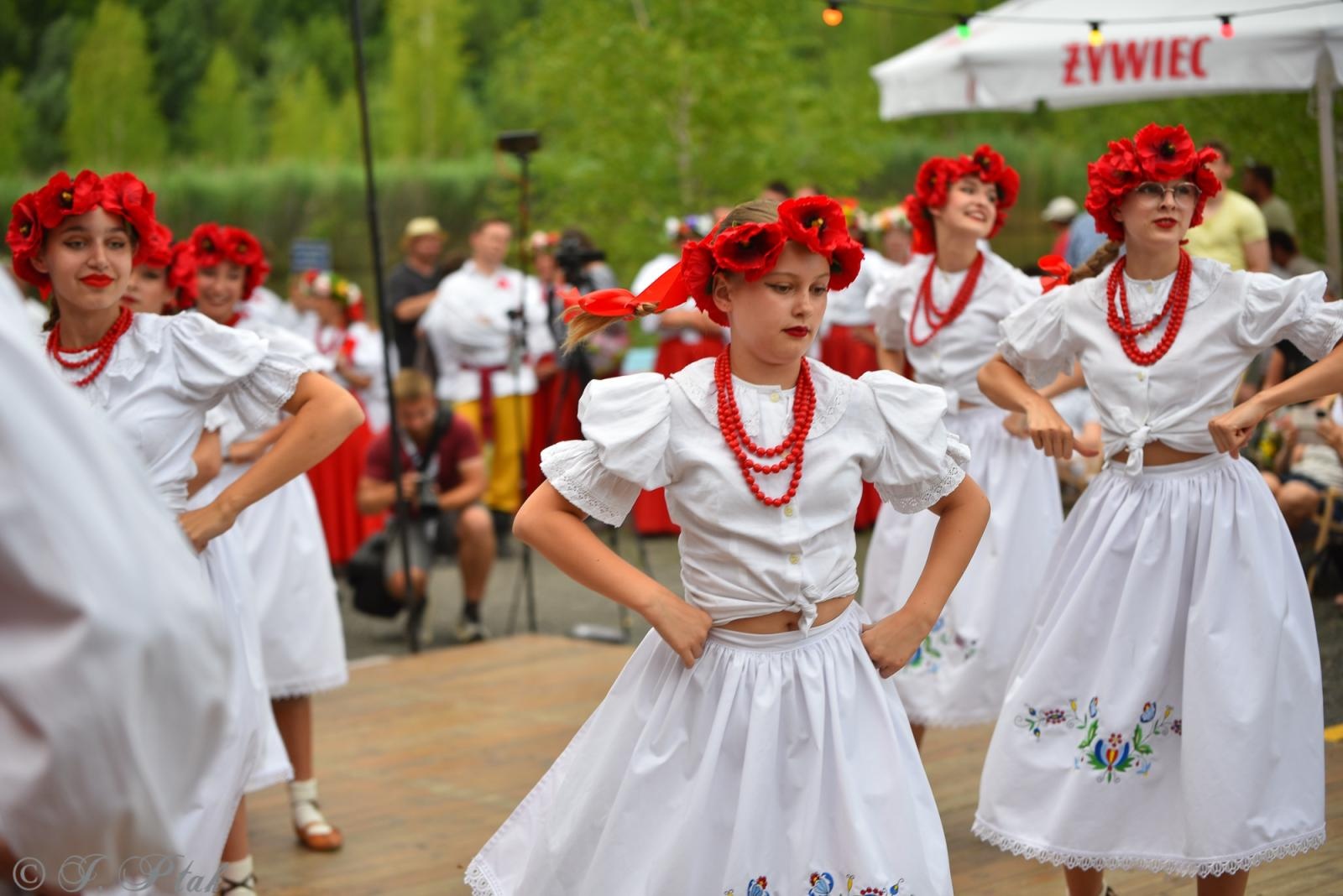 Zdjęcie w galerii na portalu naszraciborz.pl: Magiczna noc świętojańska nad Babiczokiem – debiut Babic, Nędzy i Łężczoka w Festiwalu Górnej Odry wiadomości z regionu