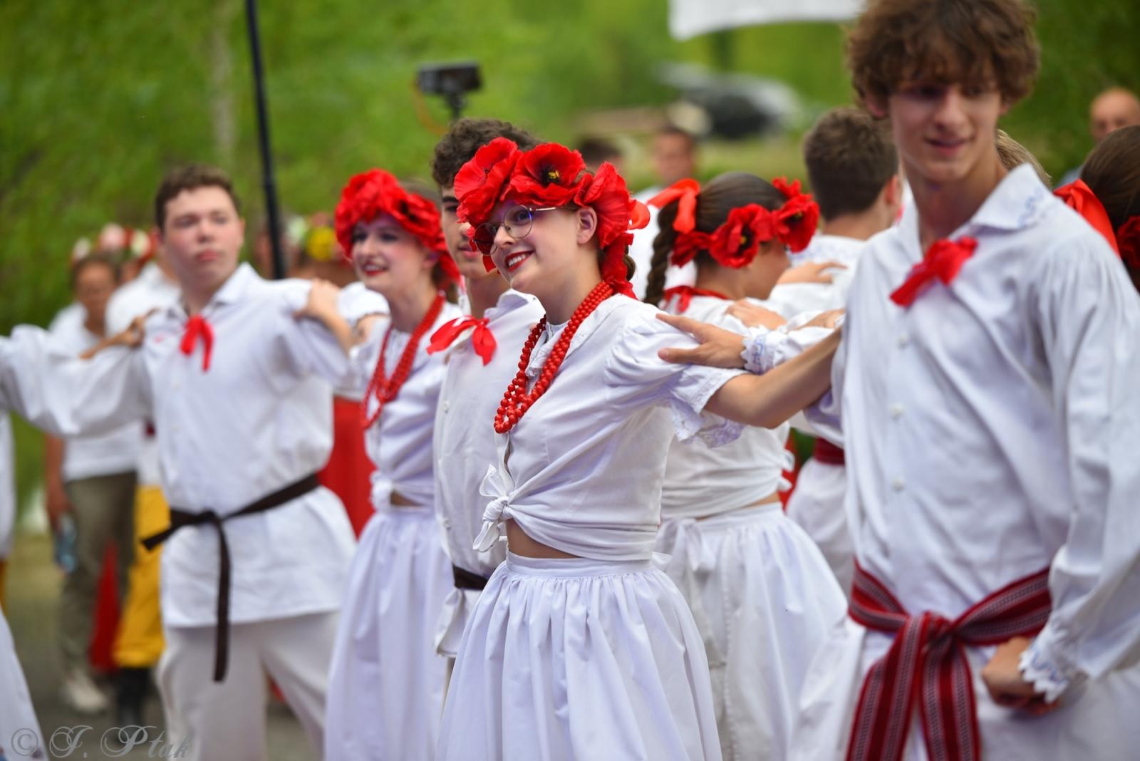 Zdjęcie w galerii na portalu naszraciborz.pl: Magiczna noc świętojańska nad Babiczokiem – debiut Babic, Nędzy i Łężczoka w Festiwalu Górnej Odry wiadomości z regionu