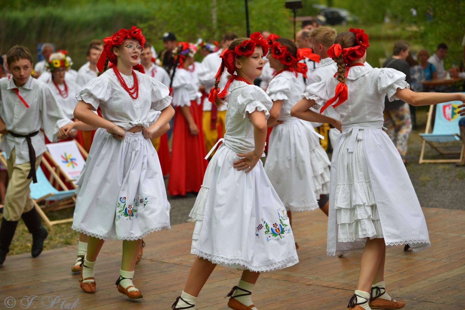 Zdjęcie w galerii na portalu naszraciborz.pl: Magiczna noc świętojańska nad Babiczokiem – debiut Babic, Nędzy i Łężczoka w Festiwalu Górnej Odry wiadomości z regionu