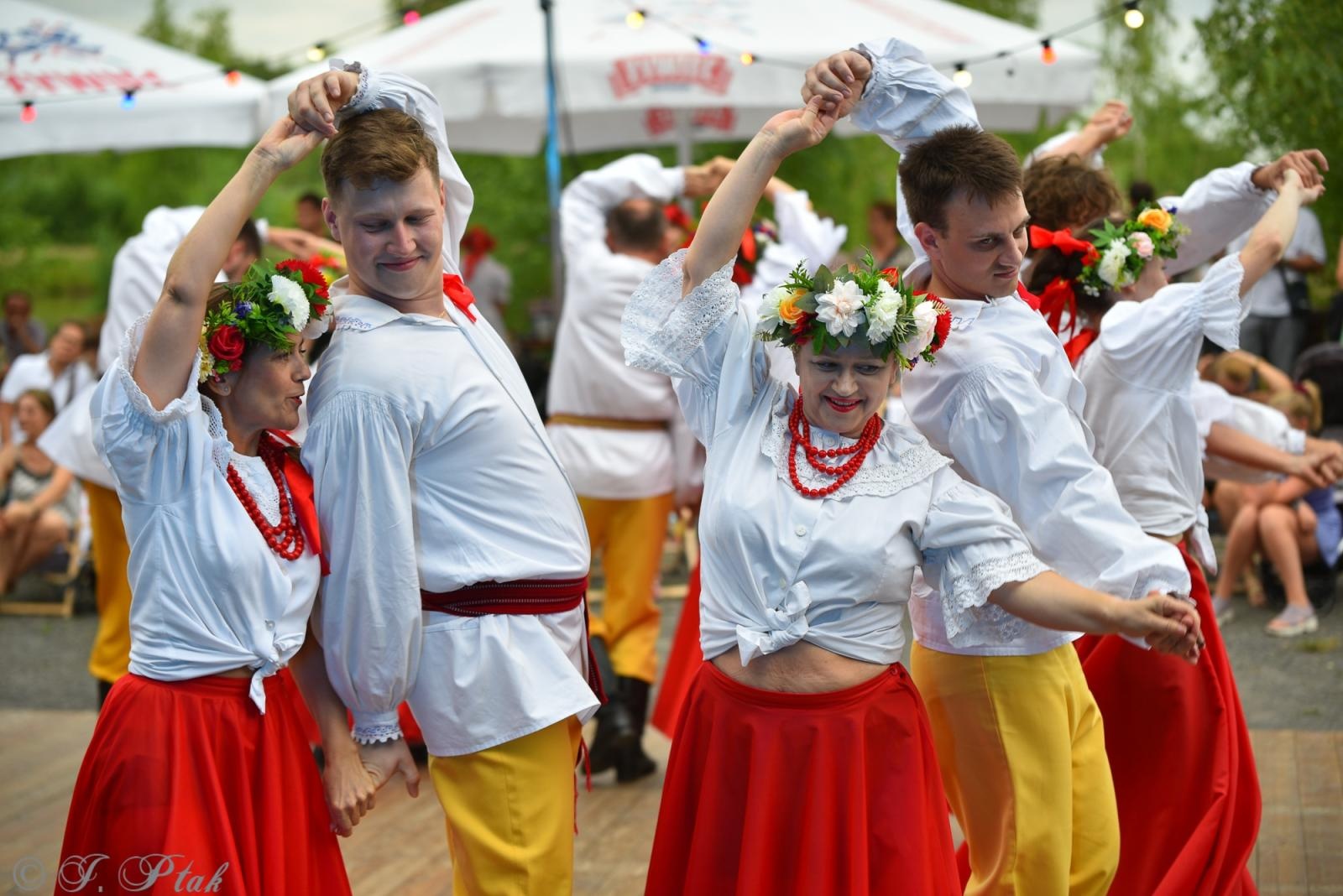 Zdjęcie w galerii na portalu naszraciborz.pl: Magiczna noc świętojańska nad Babiczokiem – debiut Babic, Nędzy i Łężczoka w Festiwalu Górnej Odry wiadomości z regionu