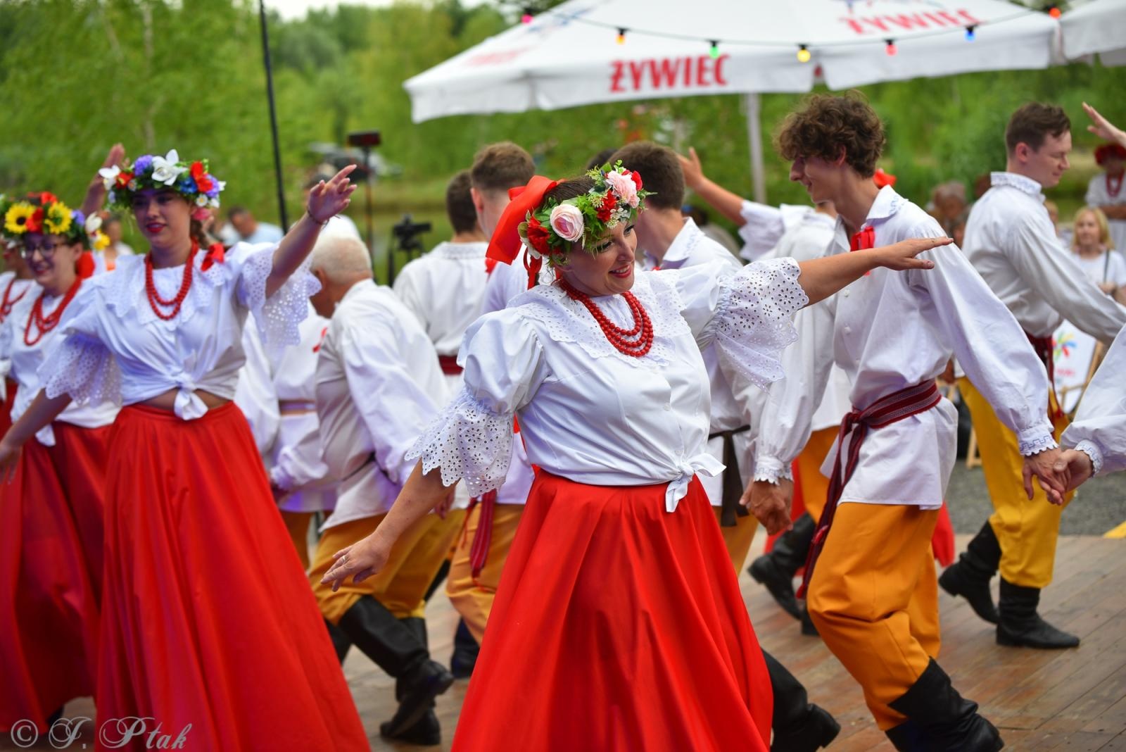 Zdjęcie w galerii na portalu naszraciborz.pl: Magiczna noc świętojańska nad Babiczokiem – debiut Babic, Nędzy i Łężczoka w Festiwalu Górnej Odry wiadomości z regionu