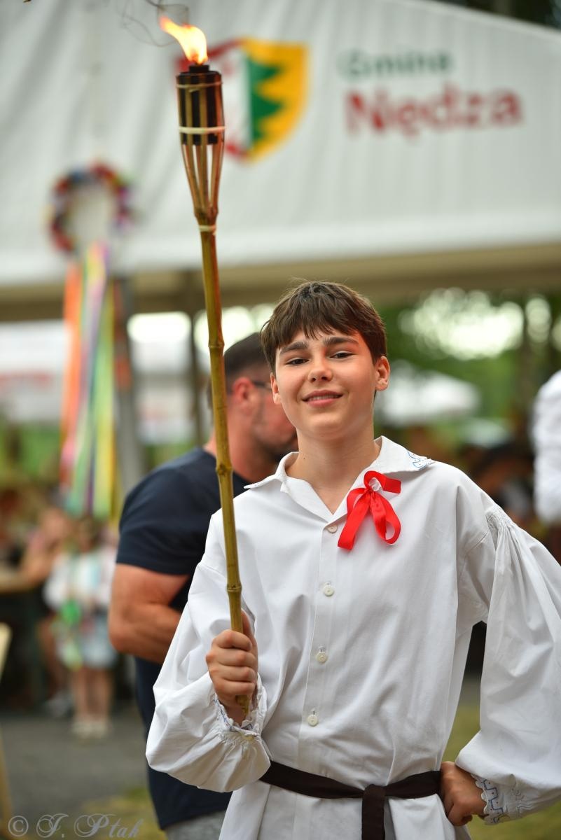 Zdjęcie w galerii na portalu naszraciborz.pl: Magiczna noc świętojańska nad Babiczokiem – debiut Babic, Nędzy i Łężczoka w Festiwalu Górnej Odry wiadomości z regionu
