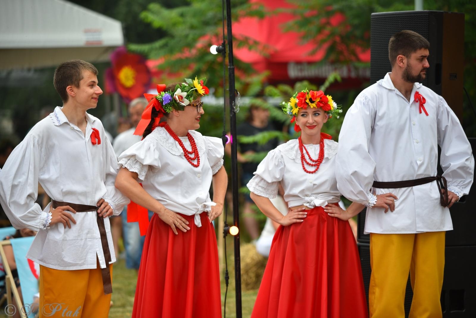 Zdjęcie w galerii na portalu naszraciborz.pl: Magiczna noc świętojańska nad Babiczokiem – debiut Babic, Nędzy i Łężczoka w Festiwalu Górnej Odry wiadomości z regionu