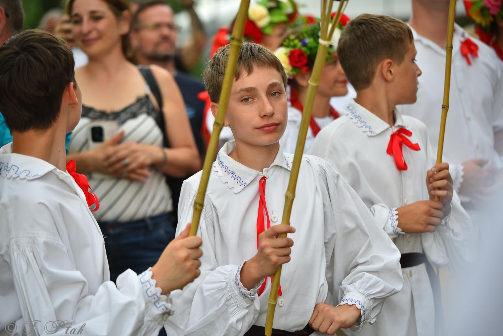 Zdjęcie w galerii na portalu naszraciborz.pl: Magiczna noc świętojańska nad Babiczokiem – debiut Babic, Nędzy i Łężczoka w Festiwalu Górnej Odry wiadomości z regionu