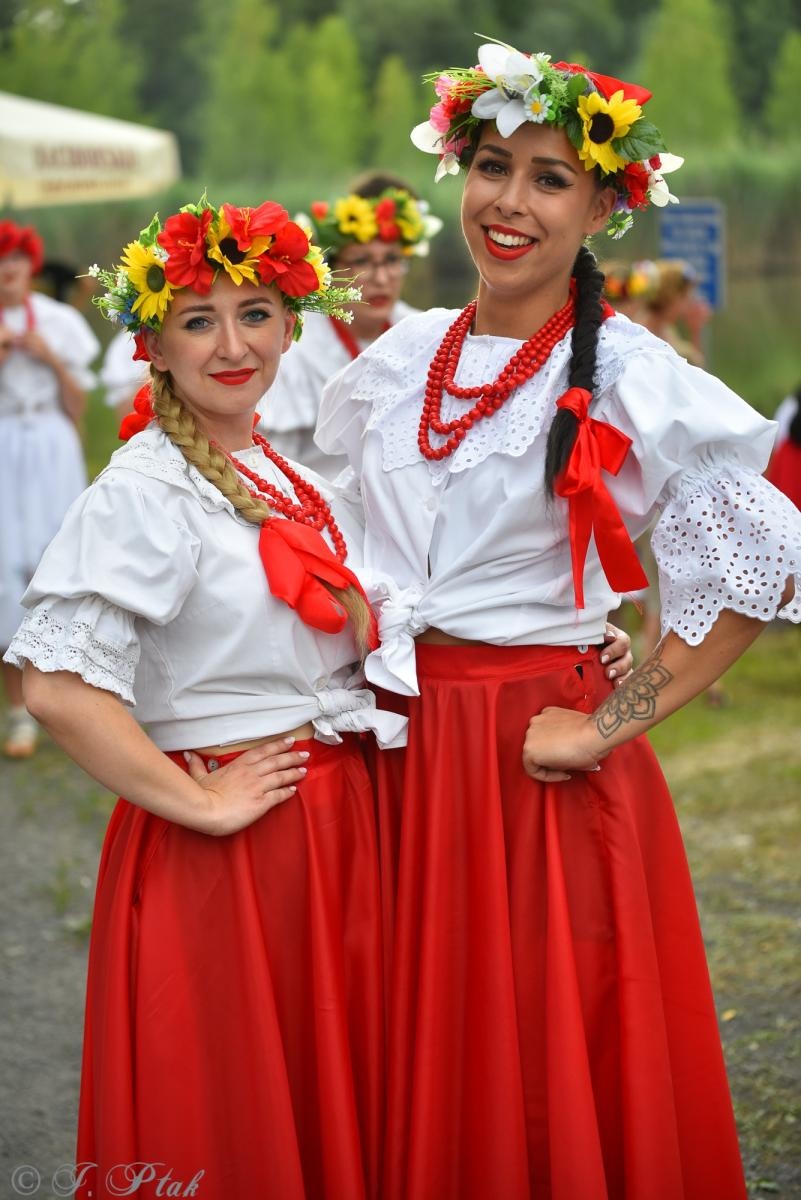 Zdjęcie w galerii na portalu naszraciborz.pl: Magiczna noc świętojańska nad Babiczokiem – debiut Babic, Nędzy i Łężczoka w Festiwalu Górnej Odry wiadomości z regionu