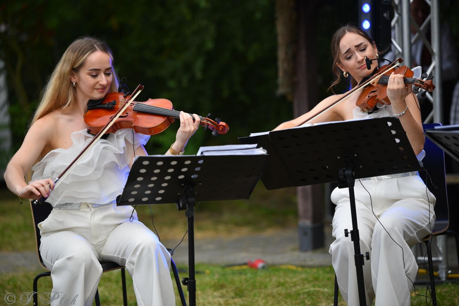 Zdjęcie w galerii na portalu naszraciborz.pl: Magiczna noc świętojańska nad Babiczokiem – debiut Babic, Nędzy i Łężczoka w Festiwalu Górnej Odry wiadomości z regionu