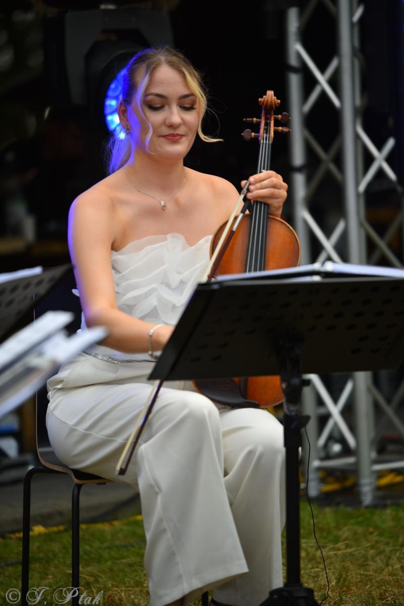 Zdjęcie w galerii na portalu naszraciborz.pl: Magiczna noc świętojańska nad Babiczokiem – debiut Babic, Nędzy i Łężczoka w Festiwalu Górnej Odry wiadomości z regionu