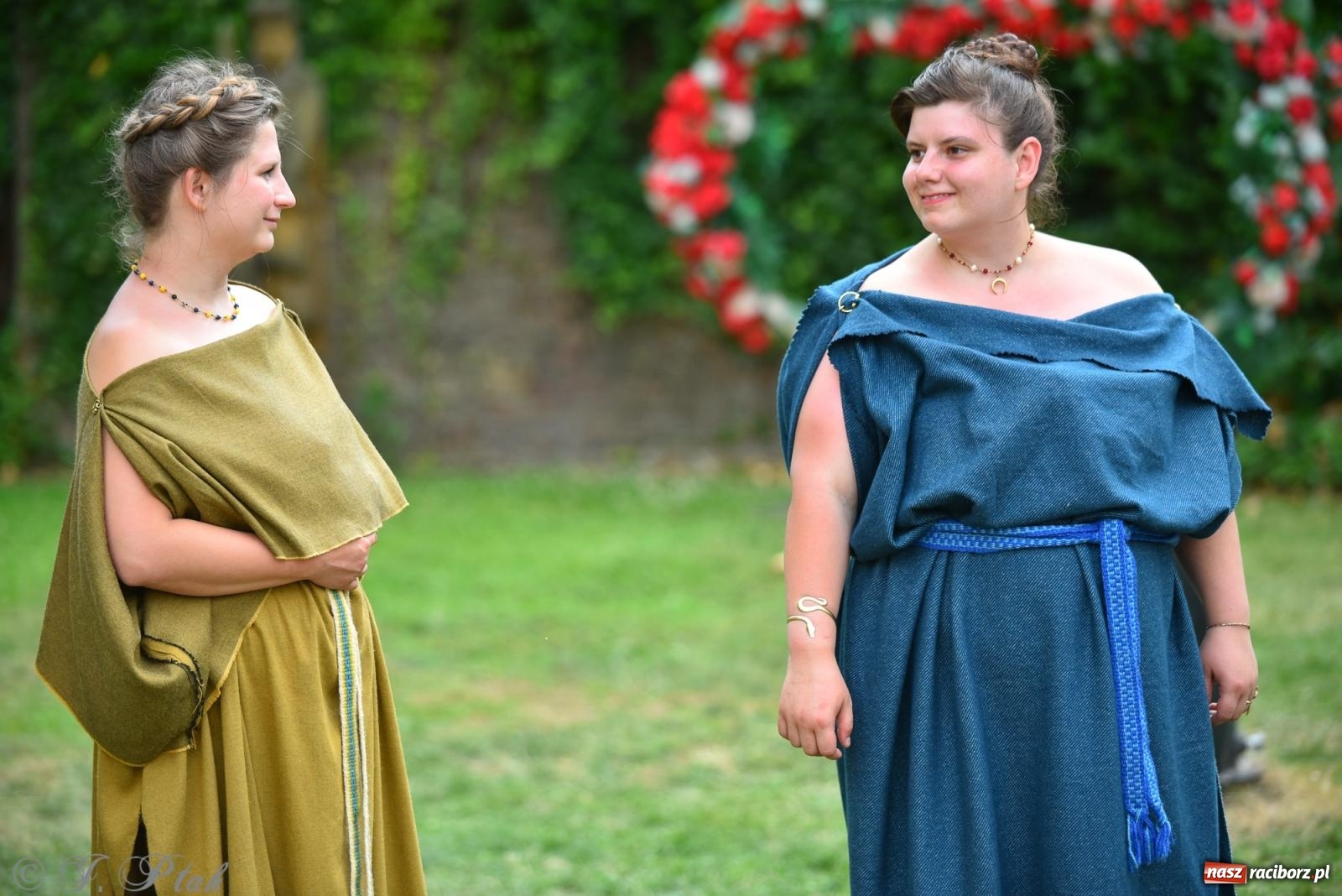 Zdjęcie w galerii na portalu naszraciborz.pl: Cyrk, ogień i serce Don Juana – nowa energia w murach Zamku Piastowskiego wiadomości z regionu