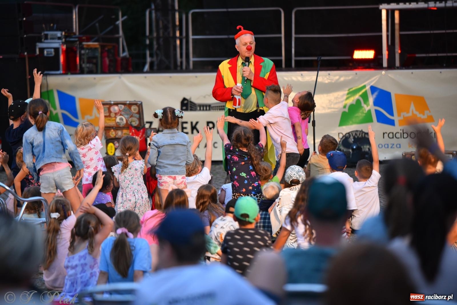 Zdjęcie w galerii na portalu naszraciborz.pl: Cyrk, ogień i serce Don Juana – nowa energia w murach Zamku Piastowskiego wiadomości z regionu