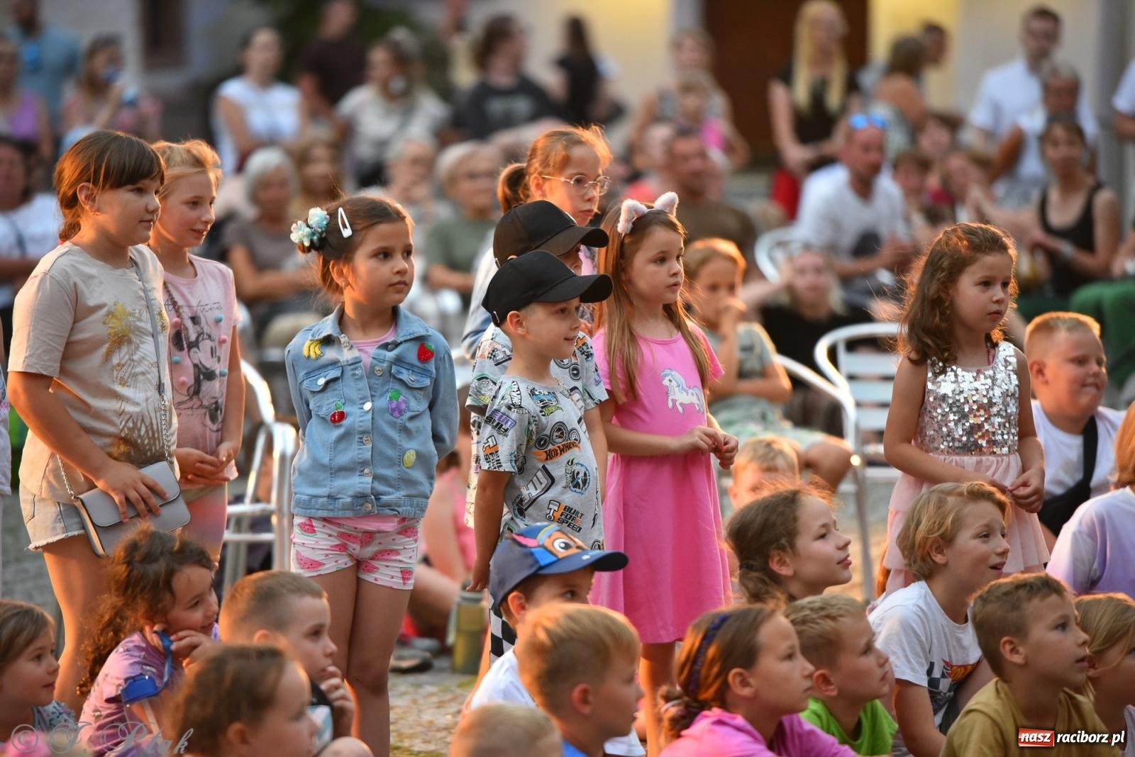 Zdjęcie w galerii na portalu naszraciborz.pl: Cyrk, ogień i serce Don Juana – nowa energia w murach Zamku Piastowskiego wiadomości z regionu
