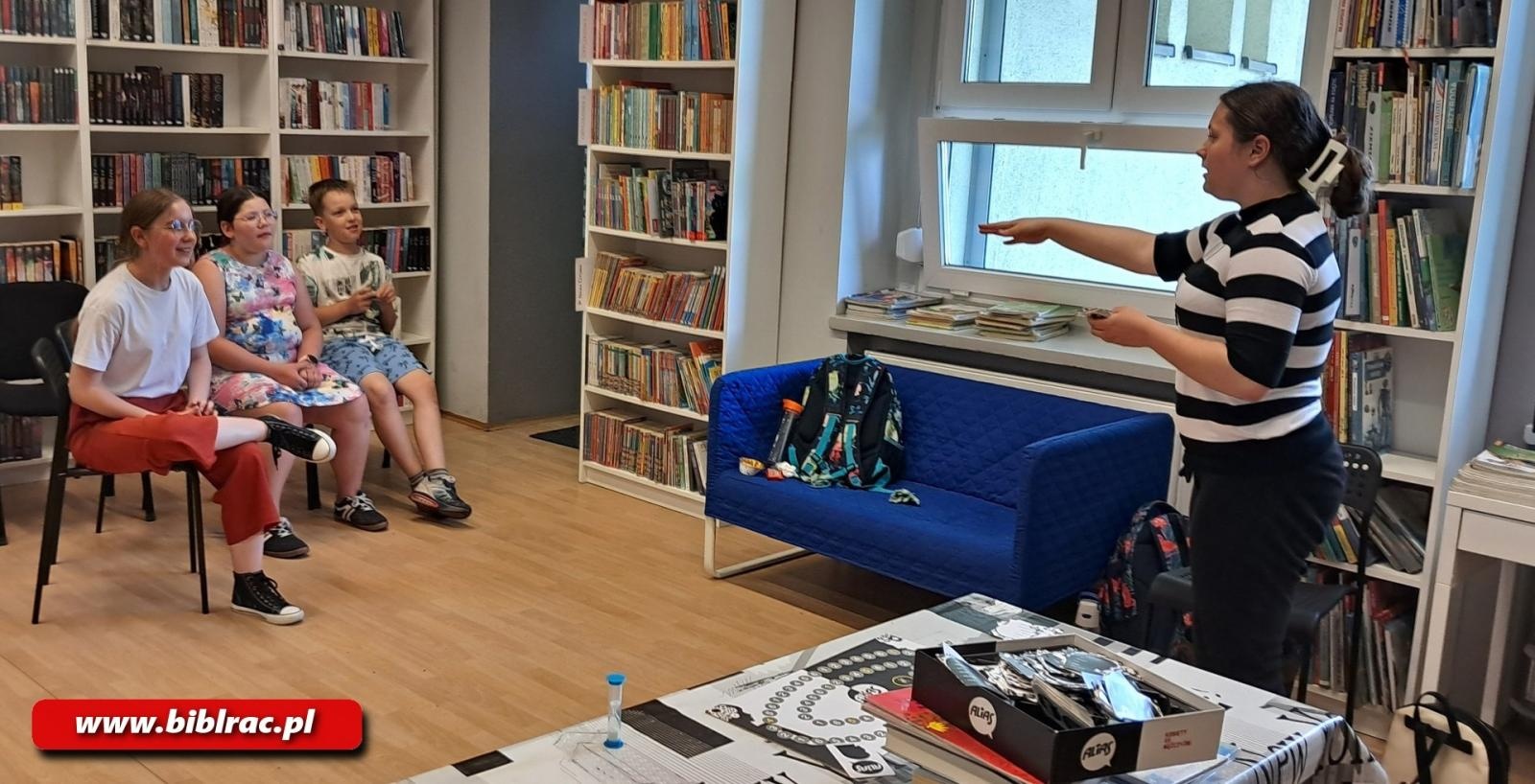 Zdjęcie w galerii na portalu naszraciborz.pl: Książka na wakacje – literackie pożegnanie z KASK-iem wiadomości z regionu