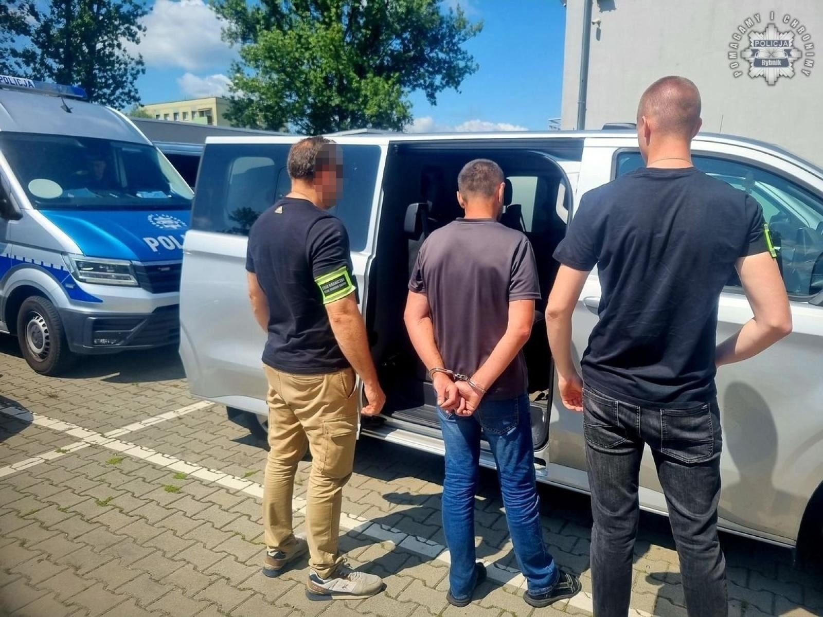 Zdjęcie w galerii na portalu naszraciborz.pl: Pijany i z zakazem prowadzenia: obywatel Ukrainy deportowany po rajdzie pod prąd wiadomości z regionu