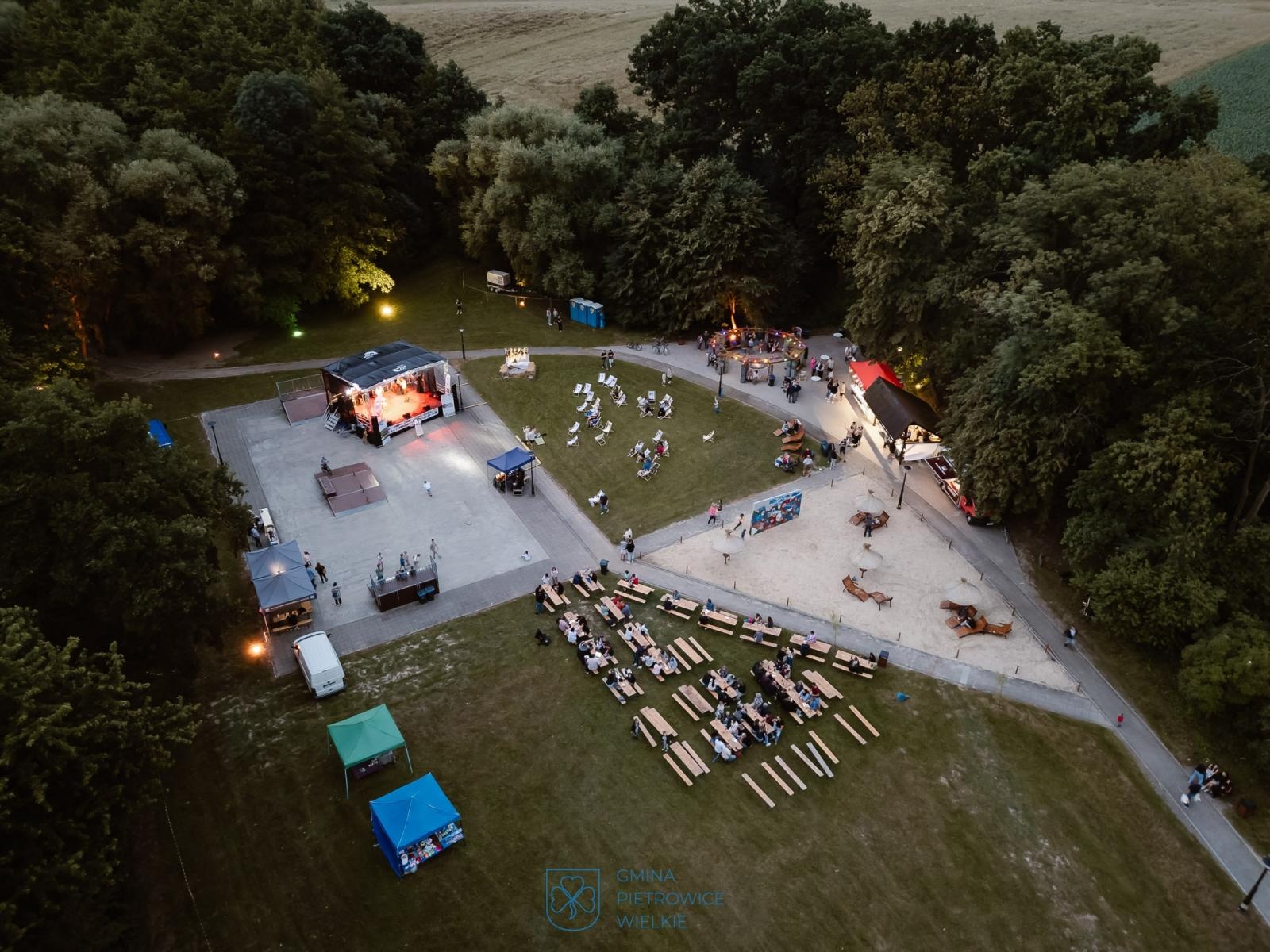 Zdjęcie w galerii na portalu naszraciborz.pl: Niezapomniany wieczór w Kornicach na bis: muzyka, ognisko i rzymscy legioniści wiadomości z regionu