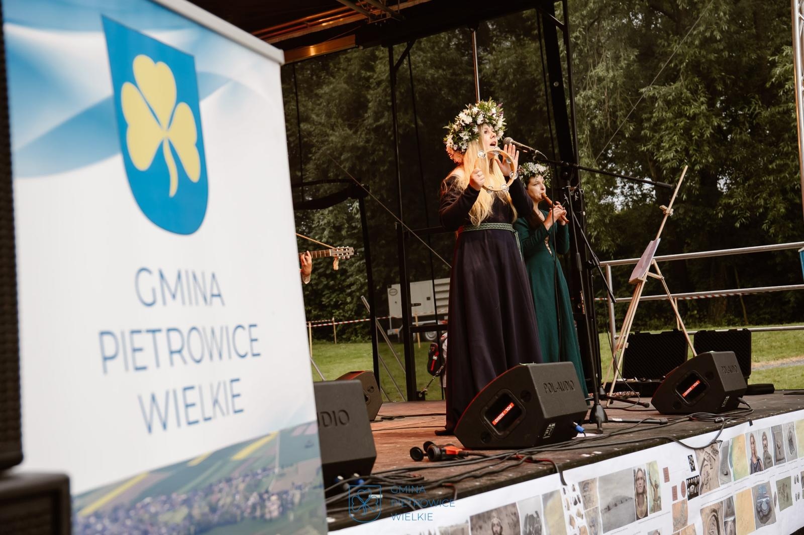 Zdjęcie w galerii na portalu naszraciborz.pl: Niezapomniany wieczór w Kornicach na bis: muzyka, ognisko i rzymscy legioniści wiadomości z regionu