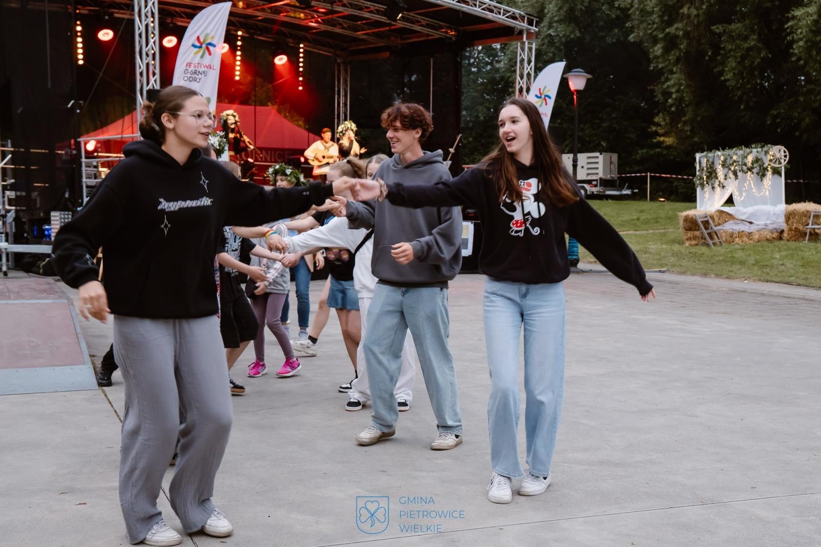 Zdjęcie w galerii na portalu naszraciborz.pl: Niezapomniany wieczór w Kornicach na bis: muzyka, ognisko i rzymscy legioniści wiadomości z regionu