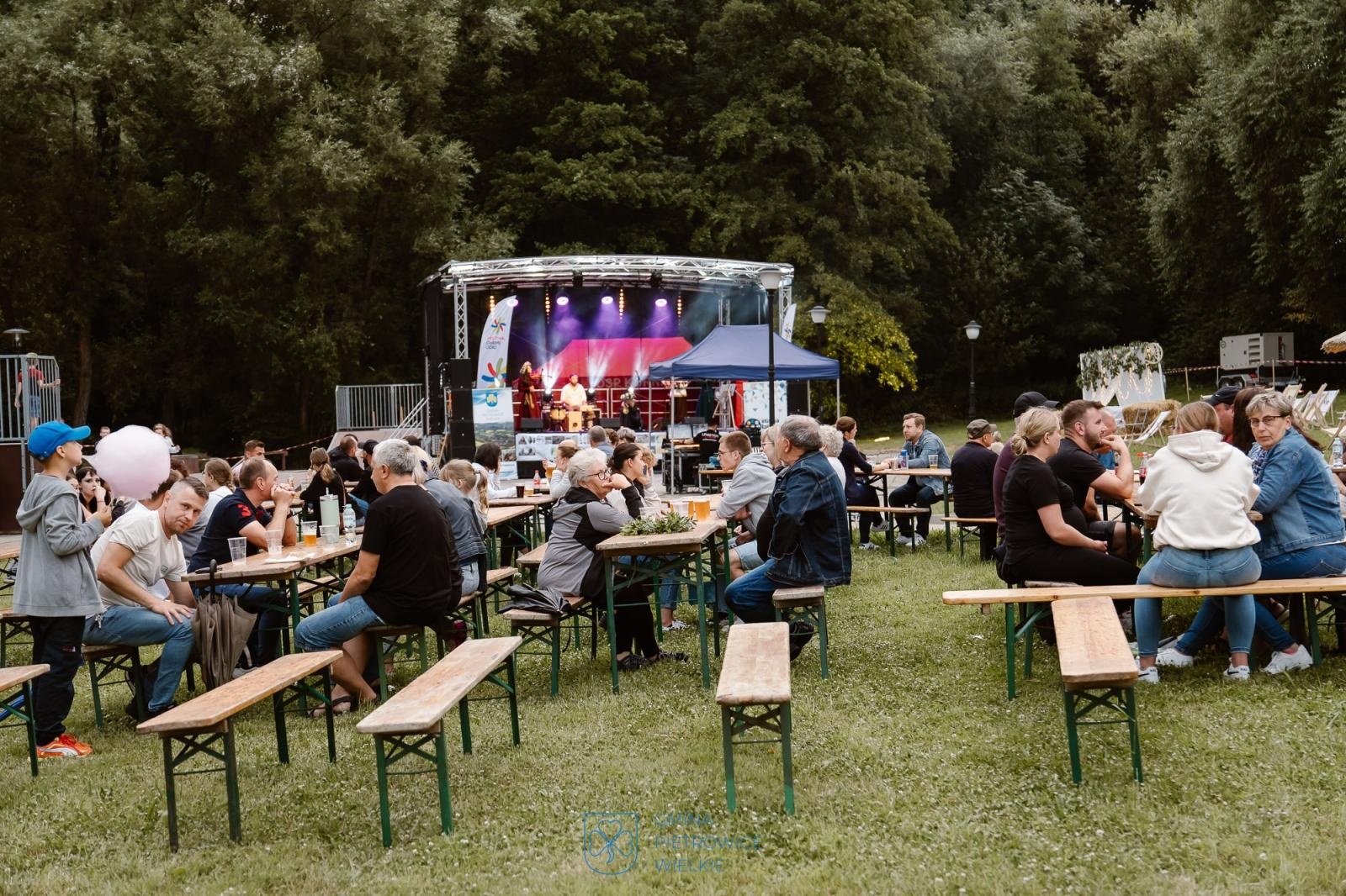 Zdjęcie w galerii na portalu naszraciborz.pl: Niezapomniany wieczór w Kornicach na bis: muzyka, ognisko i rzymscy legioniści wiadomości z regionu