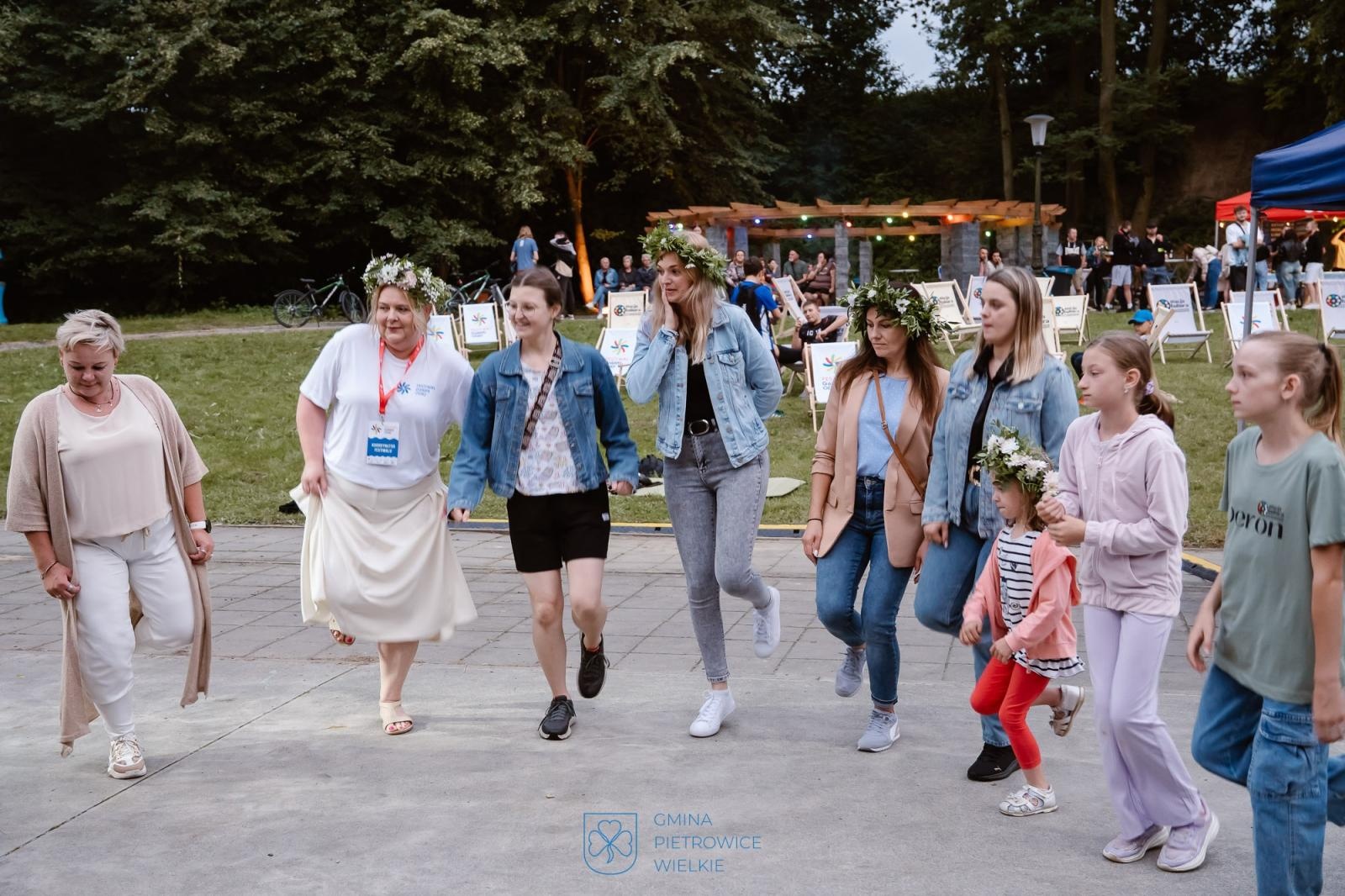 Zdjęcie w galerii na portalu naszraciborz.pl: Niezapomniany wieczór w Kornicach na bis: muzyka, ognisko i rzymscy legioniści wiadomości z regionu